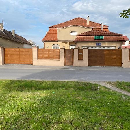 Ambrozia Guesthouse Надьканижа Экстерьер фото