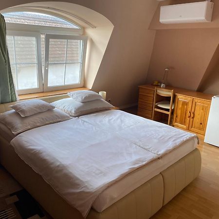 Ambrozia Guesthouse Надьканижа Экстерьер фото