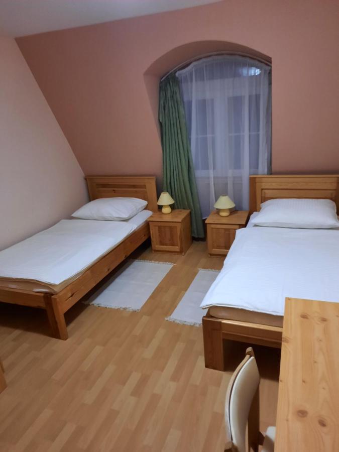 Ambrozia Guesthouse Надьканижа Экстерьер фото
