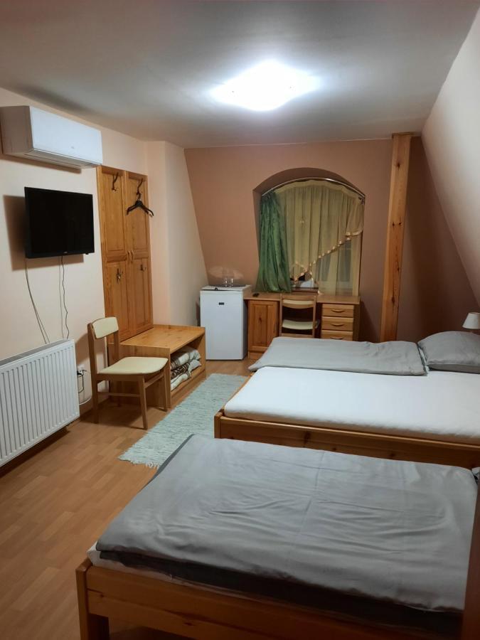 Ambrozia Guesthouse Надьканижа Экстерьер фото