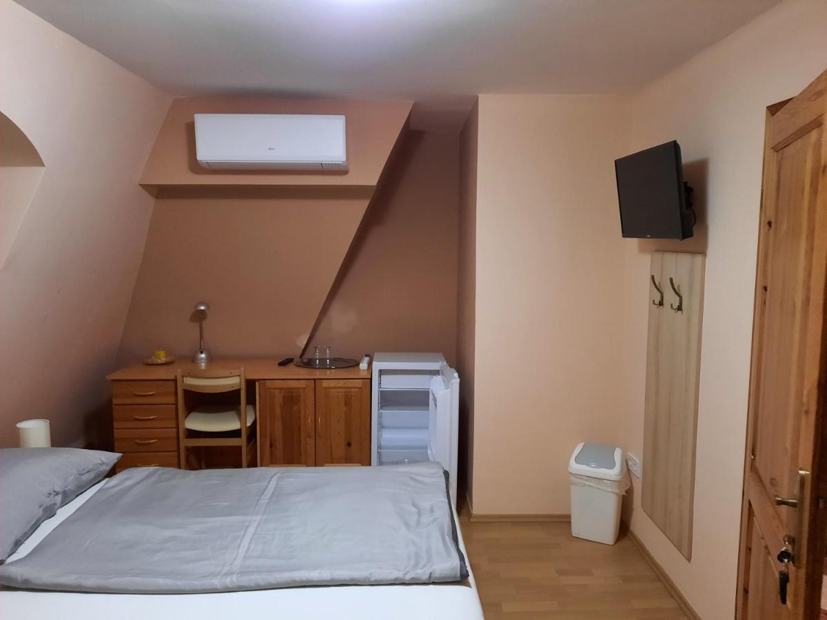 Ambrozia Guesthouse Надьканижа Экстерьер фото