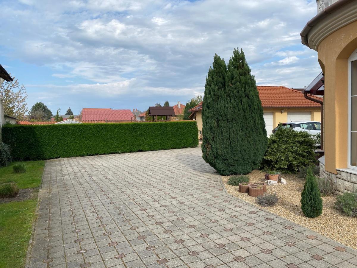 Ambrozia Guesthouse Надьканижа Экстерьер фото
