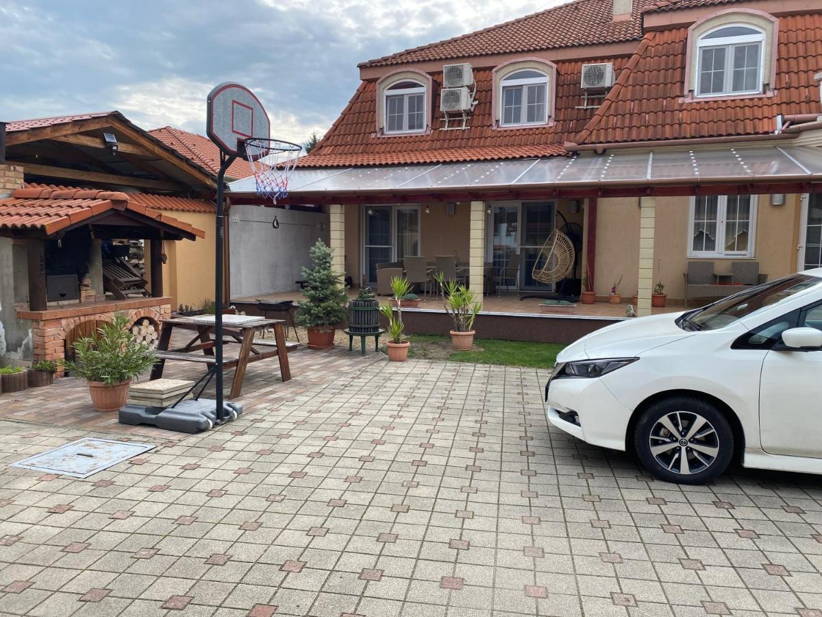 Ambrozia Guesthouse Надьканижа Экстерьер фото