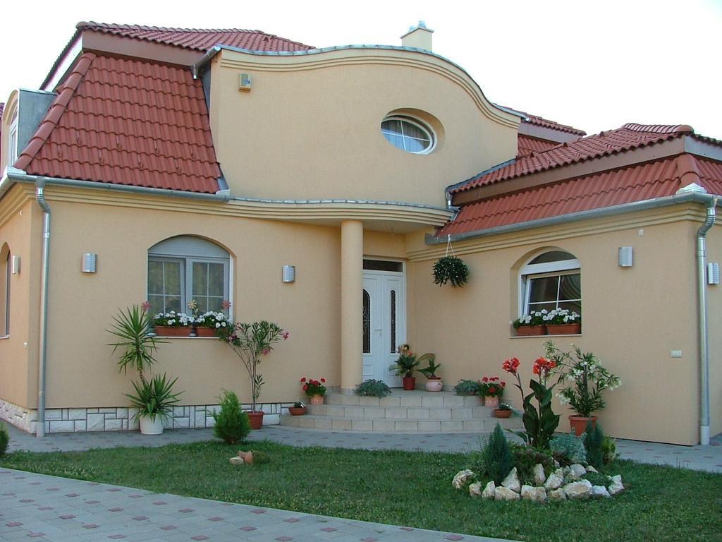 Ambrozia Guesthouse Надьканижа Экстерьер фото