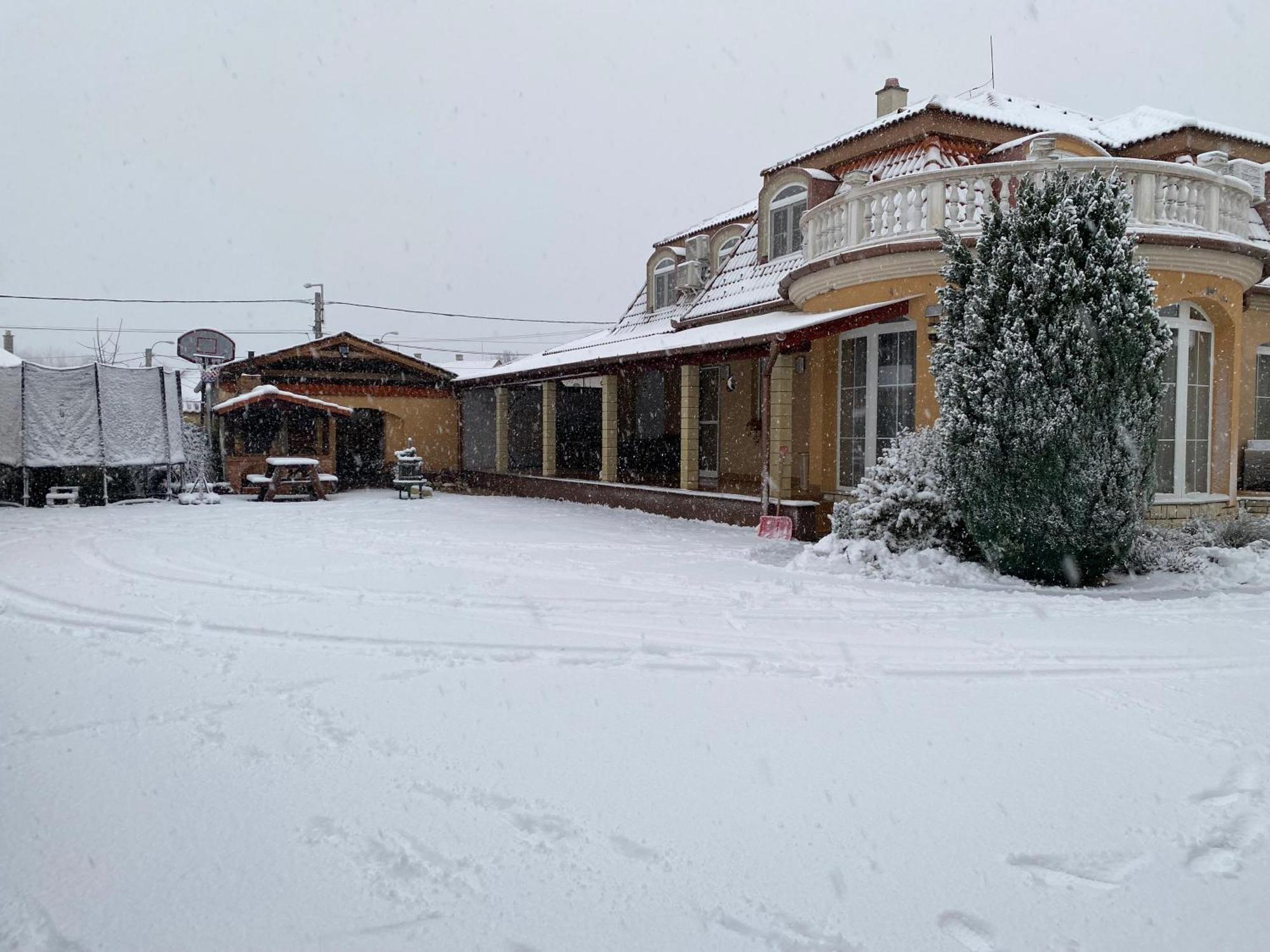 Ambrozia Guesthouse Надьканижа Экстерьер фото