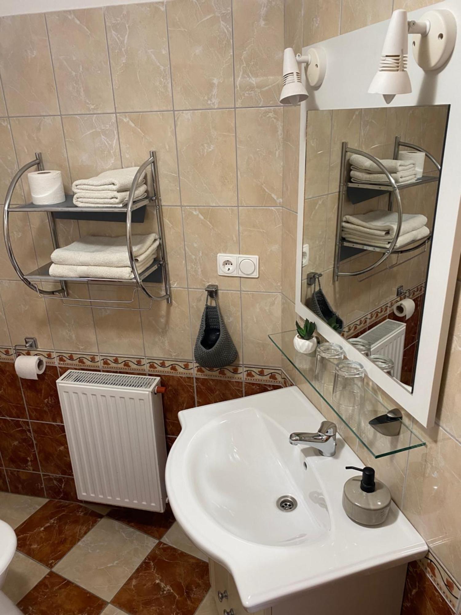 Ambrozia Guesthouse Надьканижа Экстерьер фото