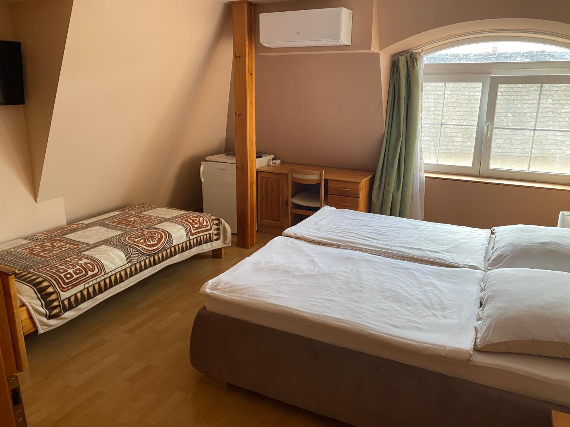 Ambrozia Guesthouse Надьканижа Экстерьер фото