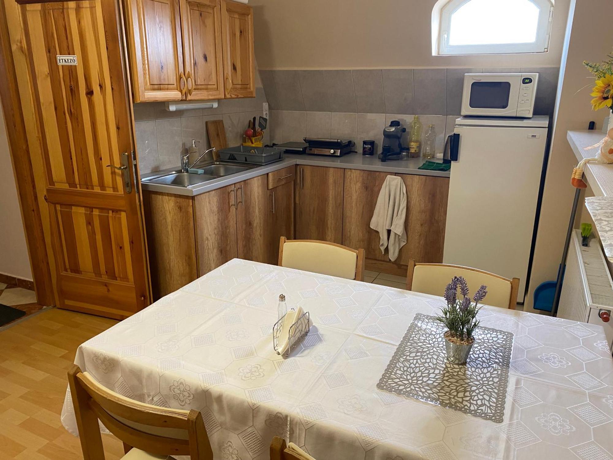 Ambrozia Guesthouse Надьканижа Экстерьер фото