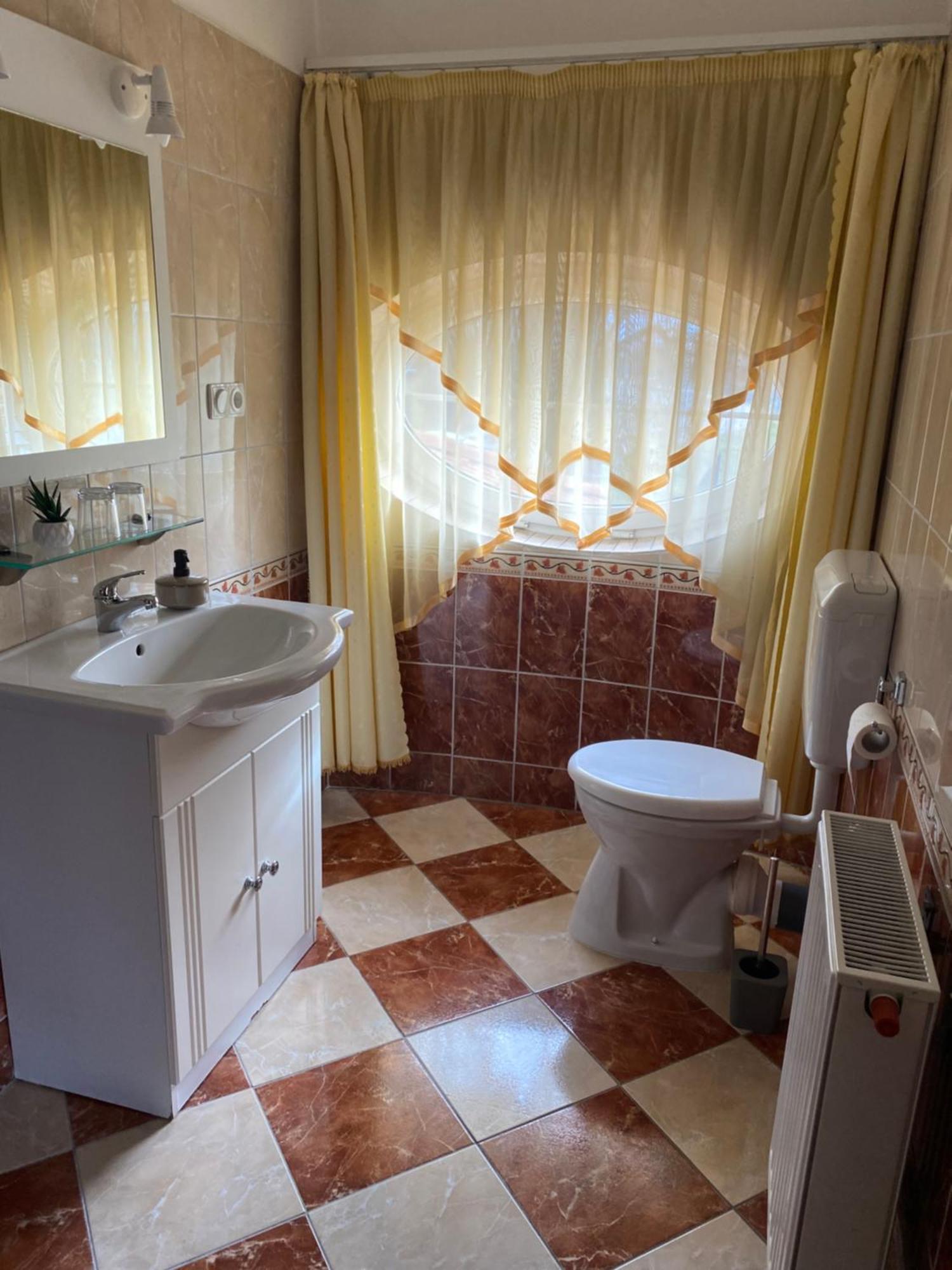 Ambrozia Guesthouse Надьканижа Экстерьер фото