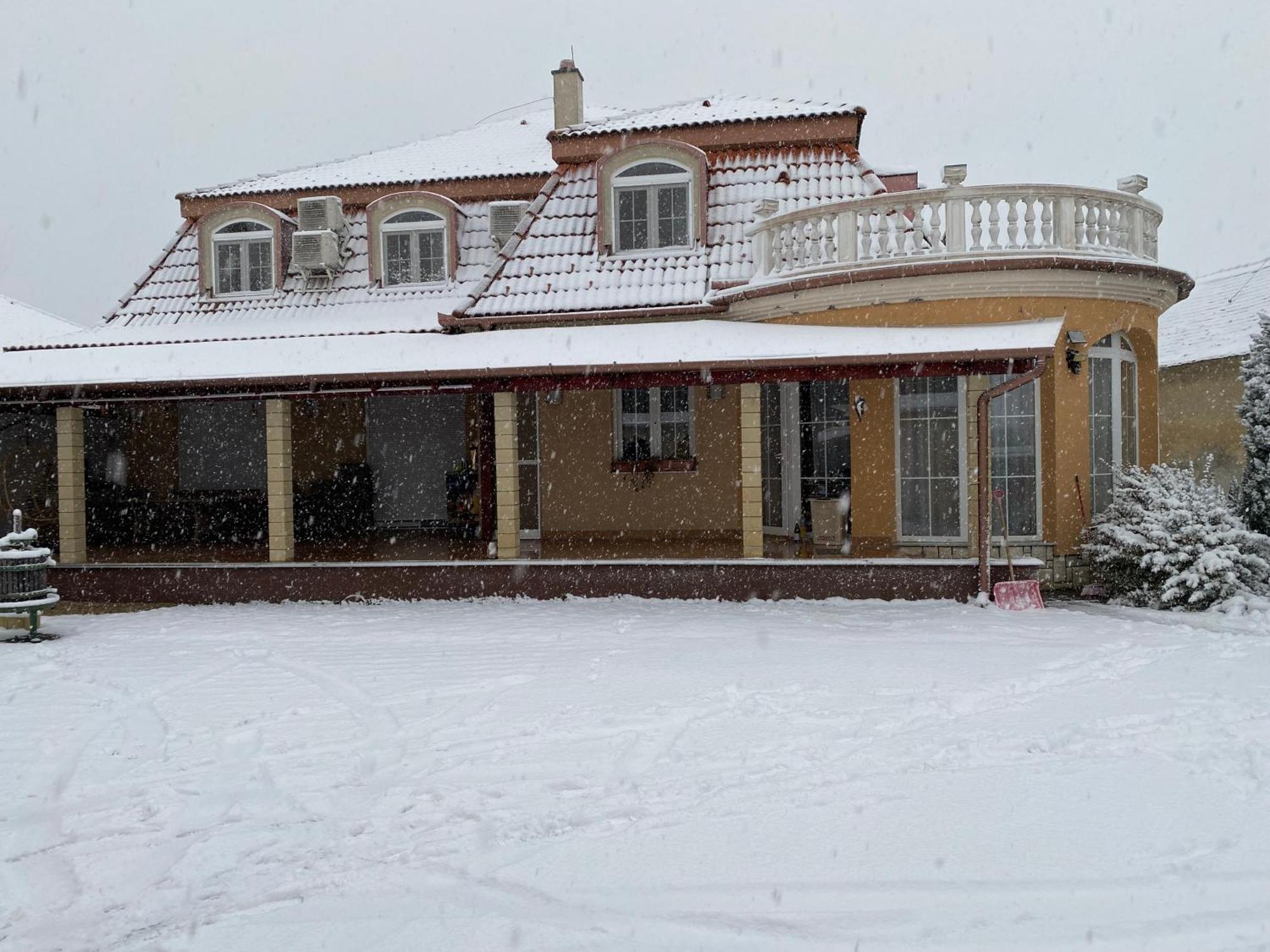Ambrozia Guesthouse Надьканижа Экстерьер фото