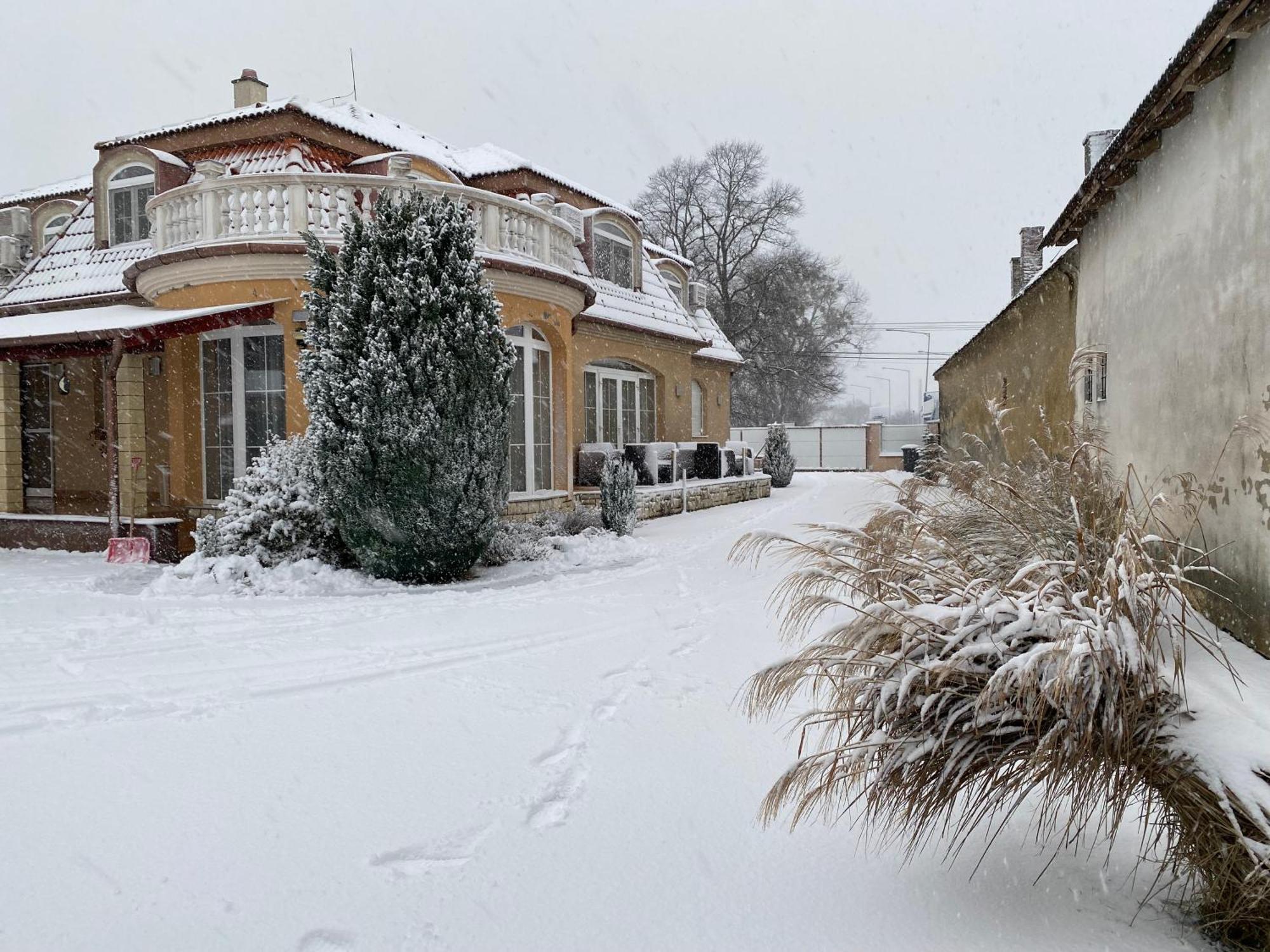 Ambrozia Guesthouse Надьканижа Экстерьер фото