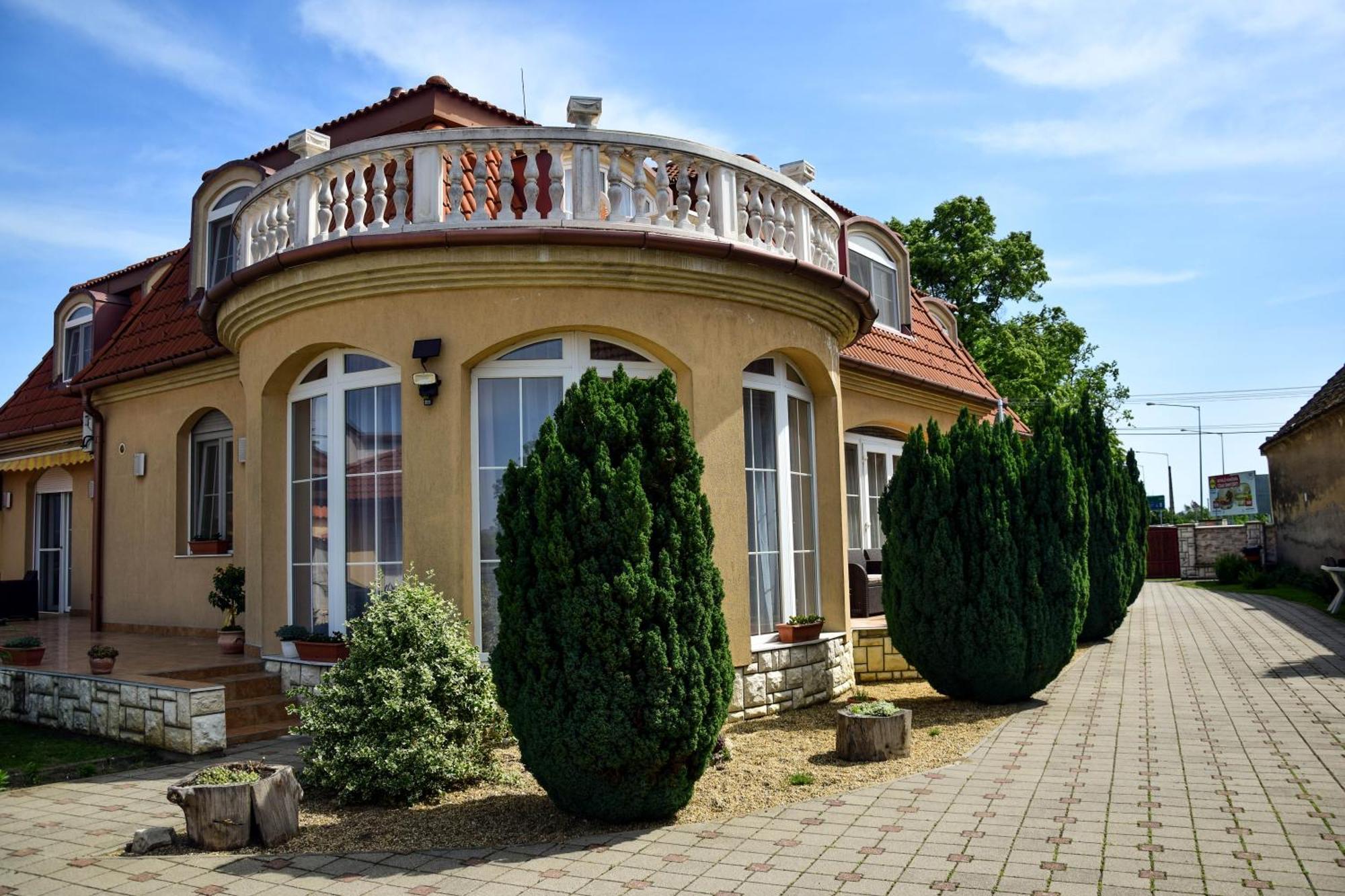 Ambrozia Guesthouse Надьканижа Экстерьер фото