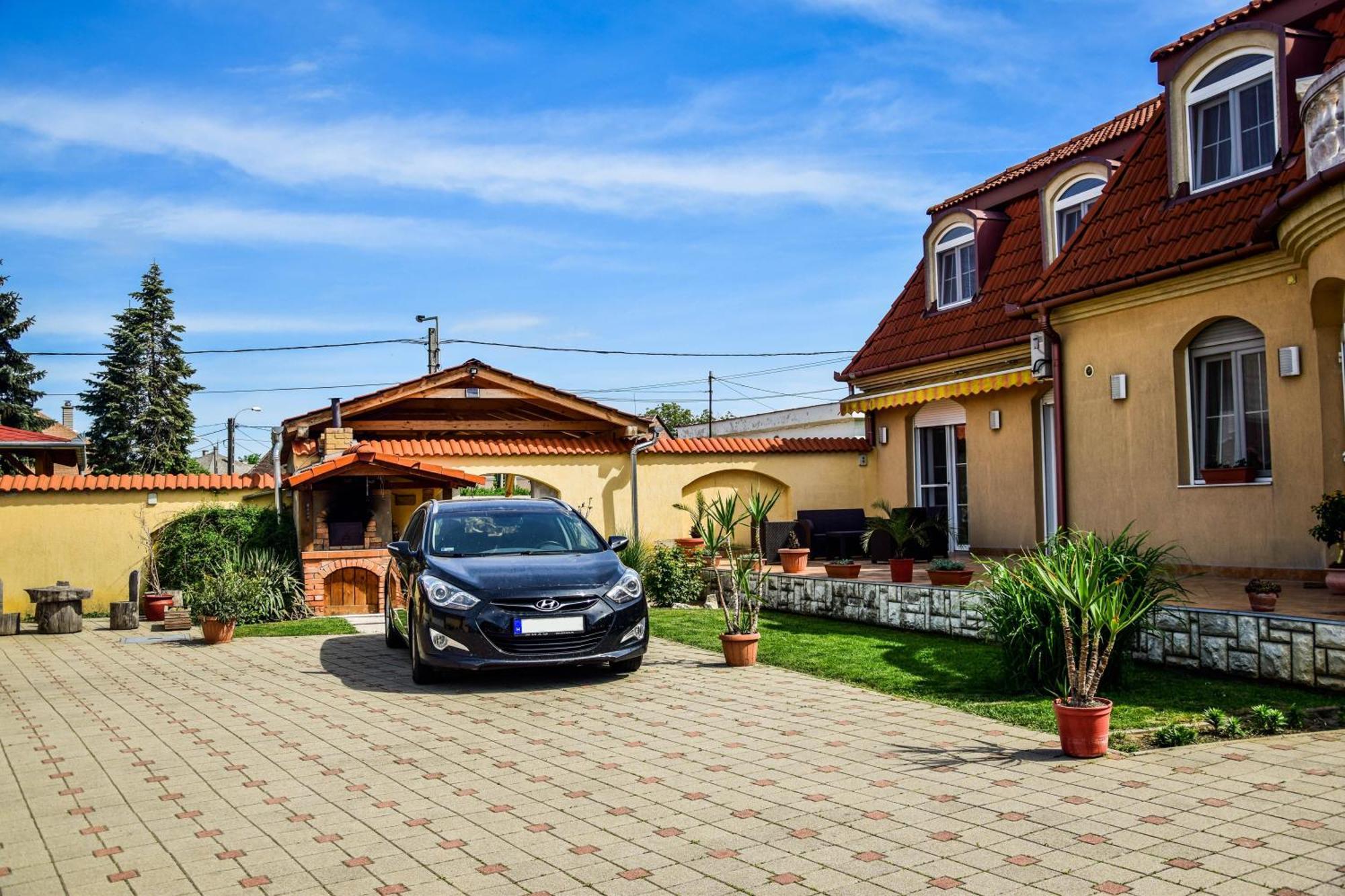 Ambrozia Guesthouse Надьканижа Экстерьер фото