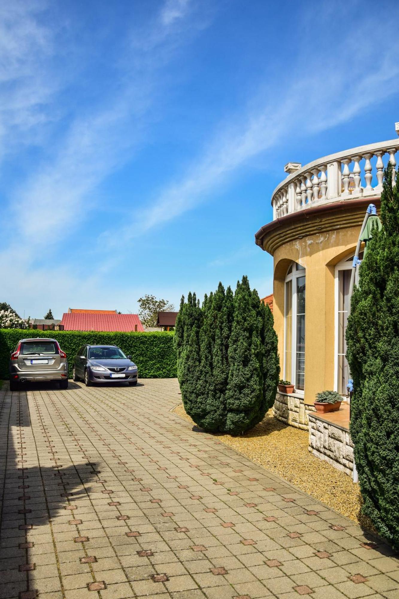 Ambrozia Guesthouse Надьканижа Экстерьер фото