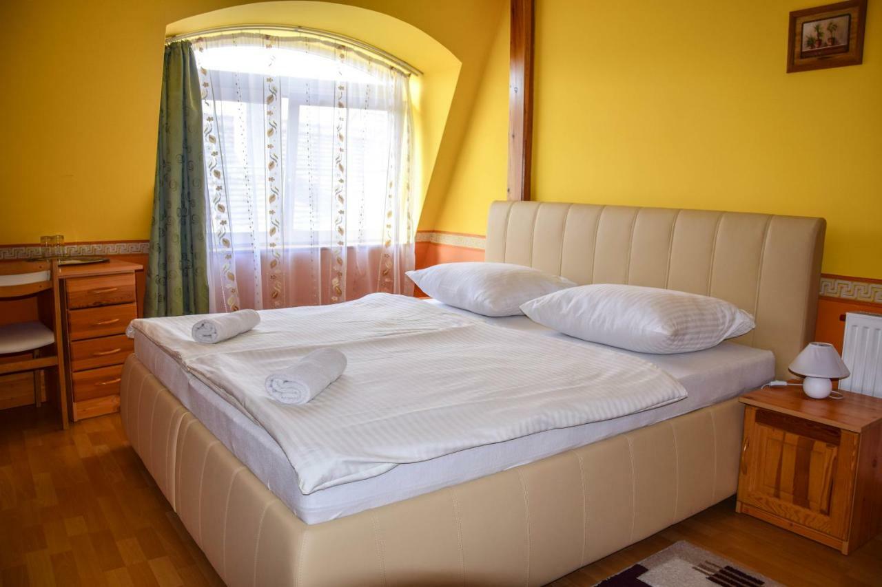 Ambrozia Guesthouse Надьканижа Экстерьер фото